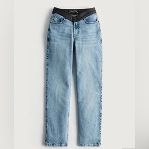 Social Tourist Ultra High-Rise V-Waist straight jeans by Hollister